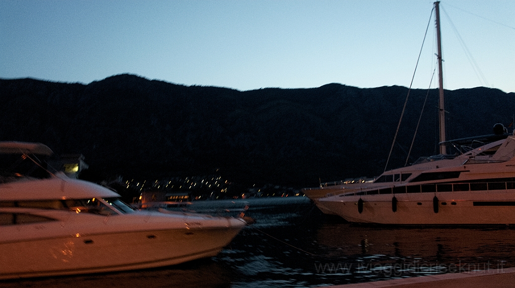 DSC00985.jpg - Kotor by night