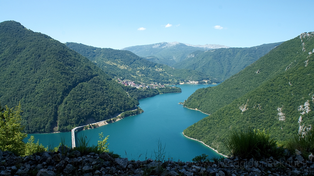 DSC01633.jpg - Il ponte sul Lago Pivo.