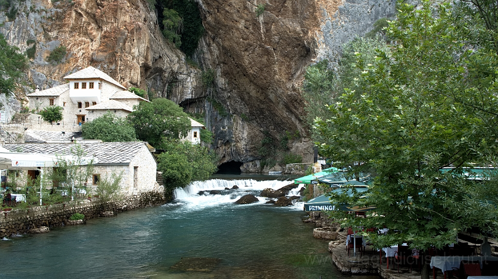 DSC02103.jpg - Blagaj, la sorgente su cui si trova la Casa dei Dervisci.