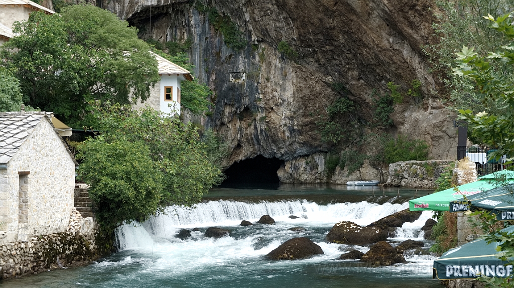 DSC02104.jpg - Blagaj, la sorgente su cui si trova la Casa dei Dervisci.