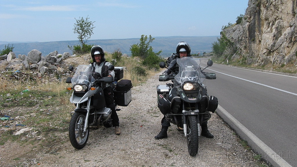 IMG_4069.JPG - Verso Gacko,  motorbikers.