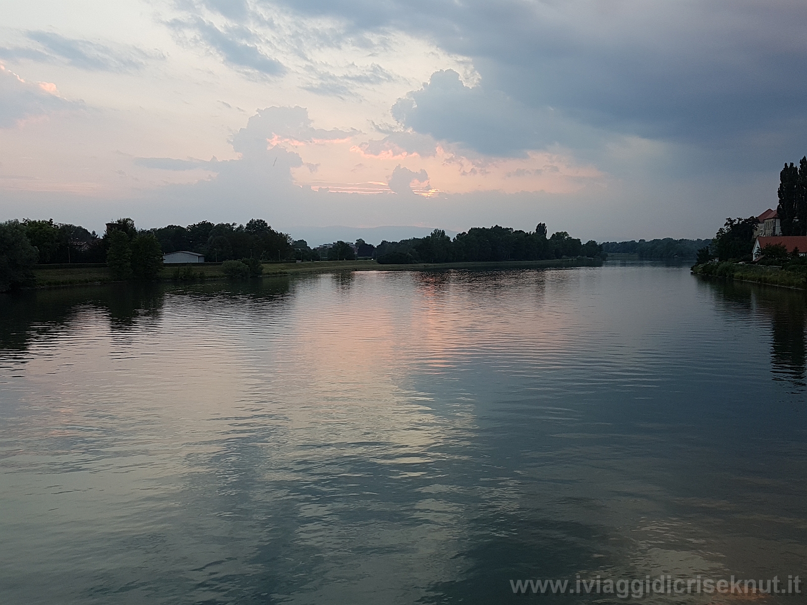 20180801_202129.jpg - Giorno 1:Slovenia. Ptuj, il fiume.