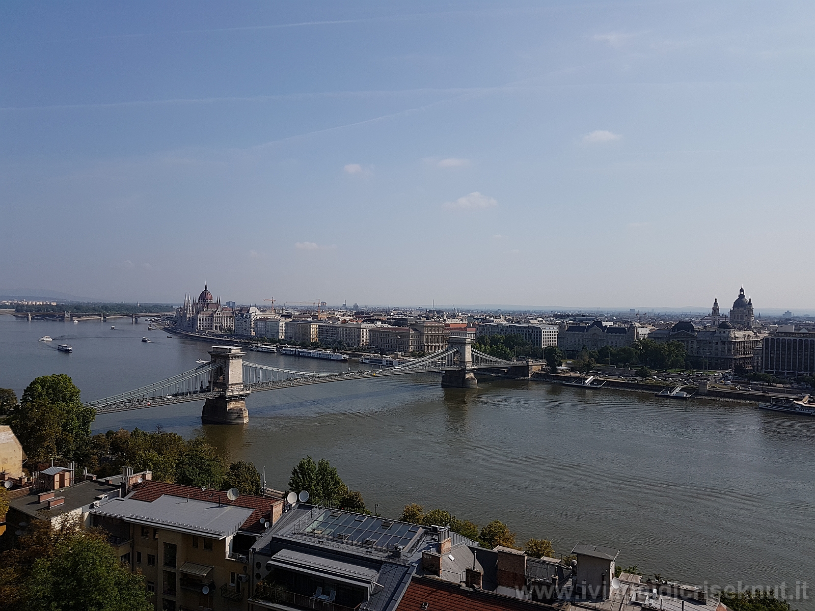 20180803_093843.jpg - Giorno 3: Vista sul fiume e il Parlamento.