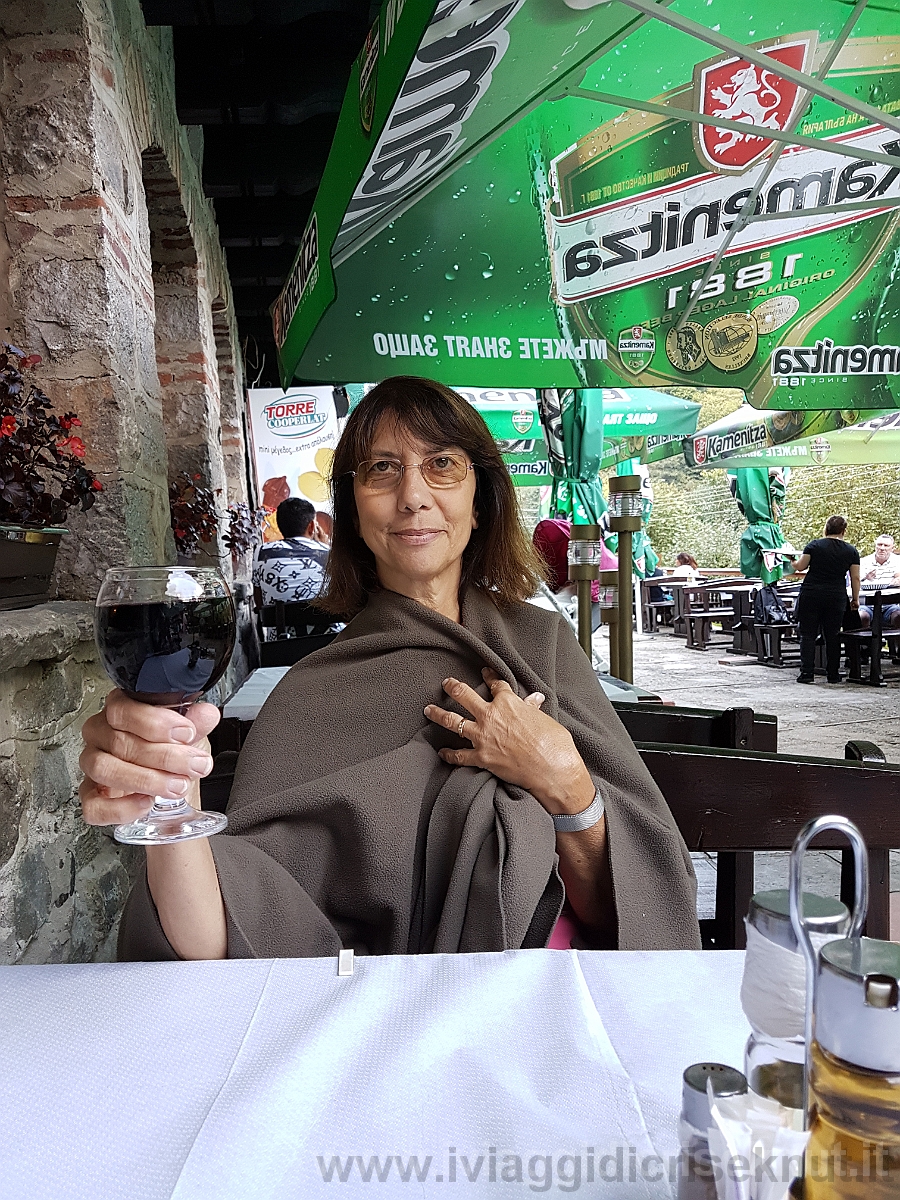 20180815_182839.jpg - Cena al fresco in un locale vicino al Monastero.