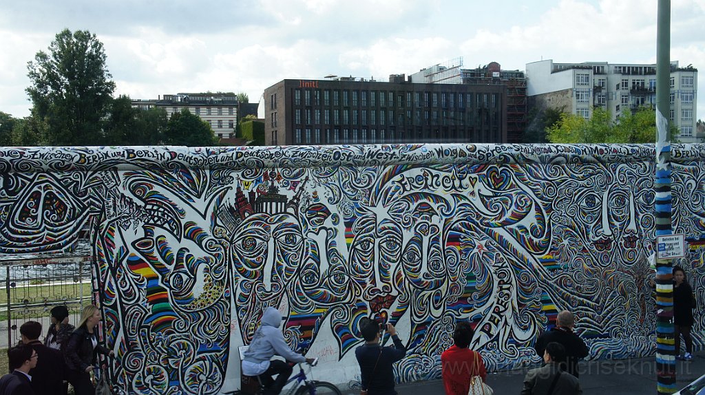 DSC08199.JPG - East Side Gallery: Resti del muro.