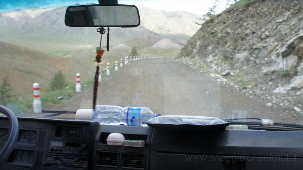 DSC07286.JPG - 11° giorno. Dopo una nottataccia trascorsa sul camion, in cinque, al freddo e senza cena..si riparte verso Moron.