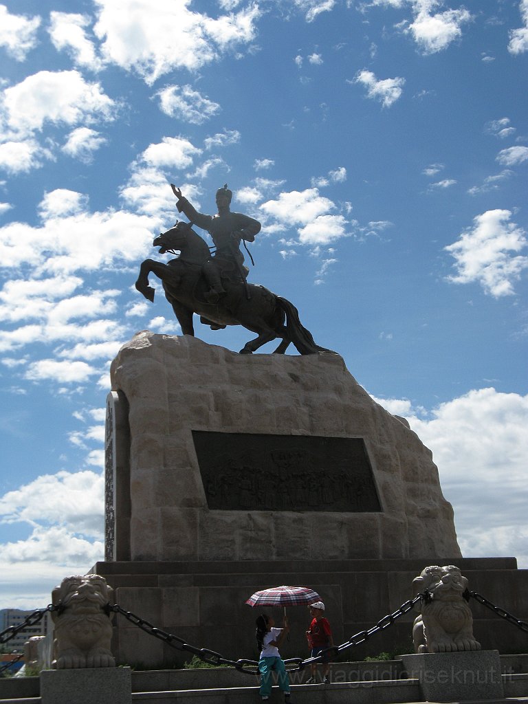 IMG_3304.JPG - Monumento a Sukhbataar.