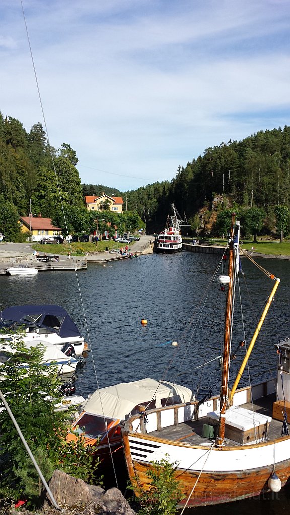 20150812_164158.jpg - La nave Victoria nelle chiuse a Løveid