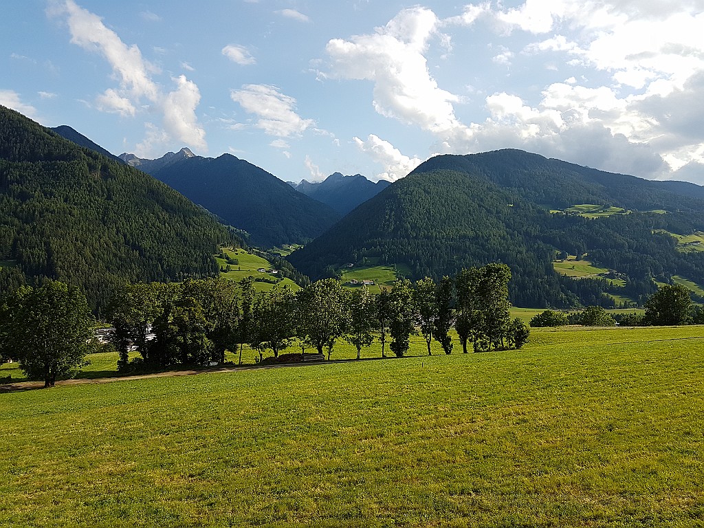 20190731_181220.jpg - Thuins: panorama dalla finestra dell'hotel Lhanerhof.