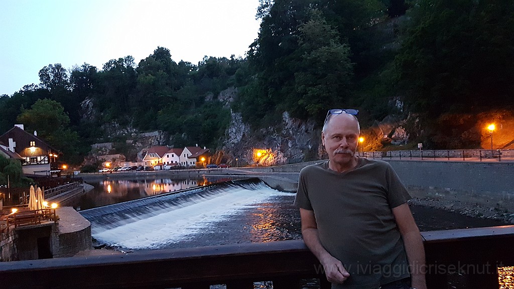 20190801_210251.jpg - Sul ponte che attraversa la Moldava.