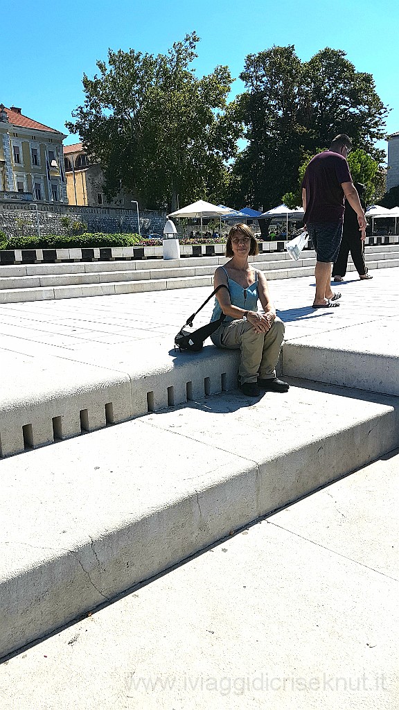 20190820_121359.jpg - Zadar, seduta sulle gradinate dell'Organo Marino.