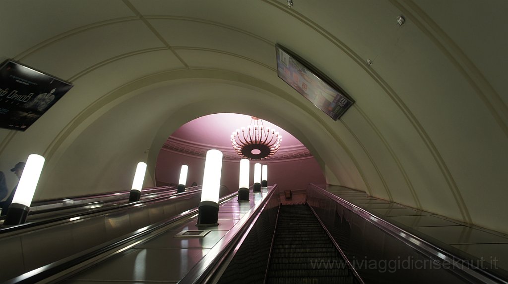 DSC07778.JPG - Mosca, stazione del metrò Partizanskaya.