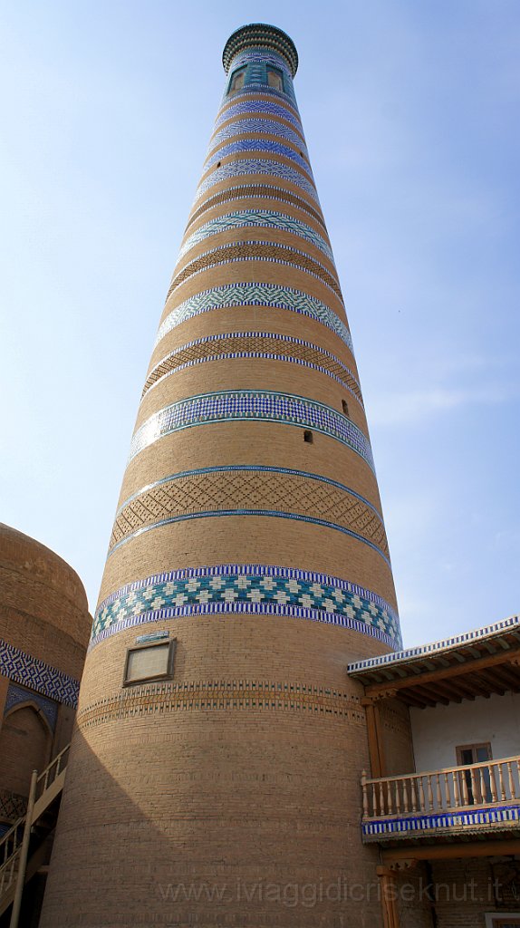 DSC04958.JPG - Il Minareto di Islom-Hoja, 57 m. è il più alto dell'Uzbekistan.