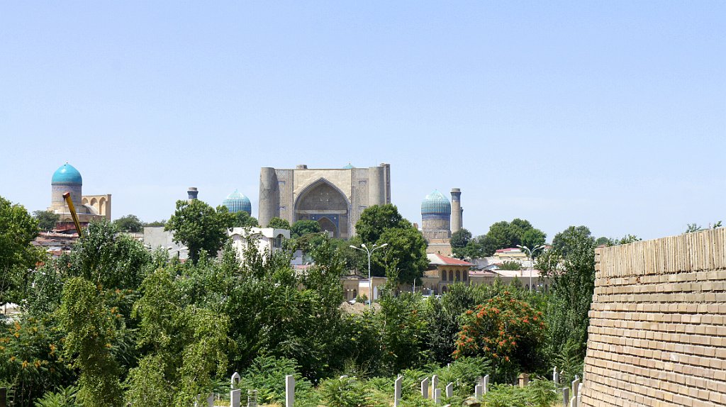 DSC05188.JPG - La Moschea di Bibi-Khanym vista da Sha-i-Zinda.